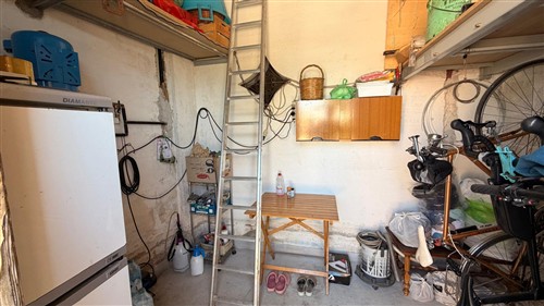 Villa a Pochi Passi, Completa di Tutti i Servizi. Buono Stato.
